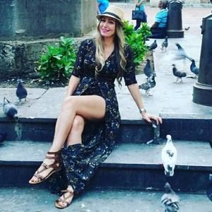 Meet your Posher, Rena